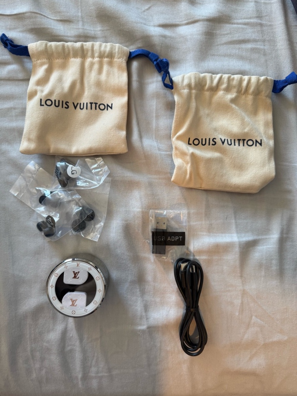 Louis Vuitton - Master Dynamic M07 Earbuds - Picture 4 of 4